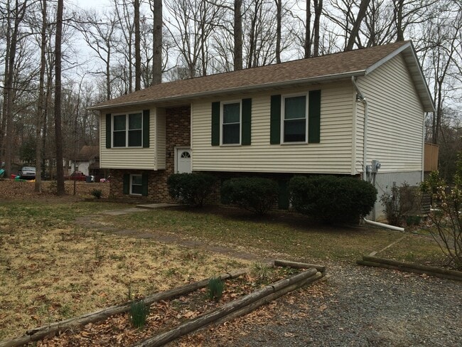 Photo - SPACIOUS HOME ON LARGE LOT - 4 BEDS 2.5 BATHS