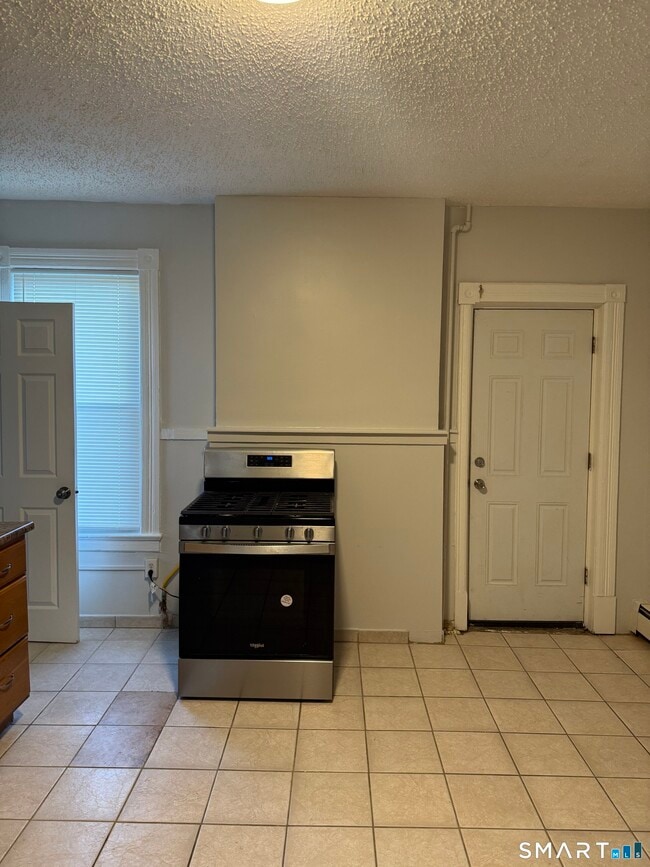 Photo - 192 Russ St Unit 2nd Floor