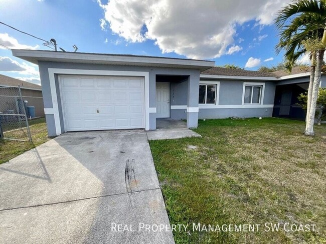 Building Photo - 726 Harold Ave S