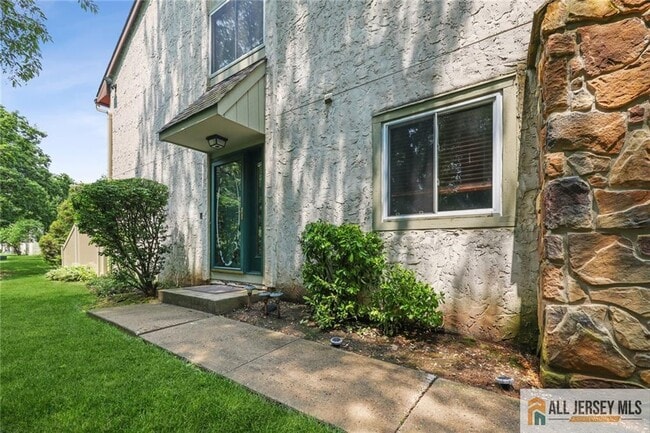 Photo - 153 Thoreau Dr
