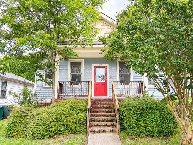 Building Photo - 226 N Hickory St