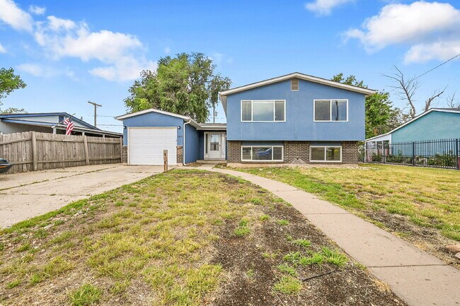 Building Photo - $2,295.00, 3 bed, 2 bath located in Fountain Rental