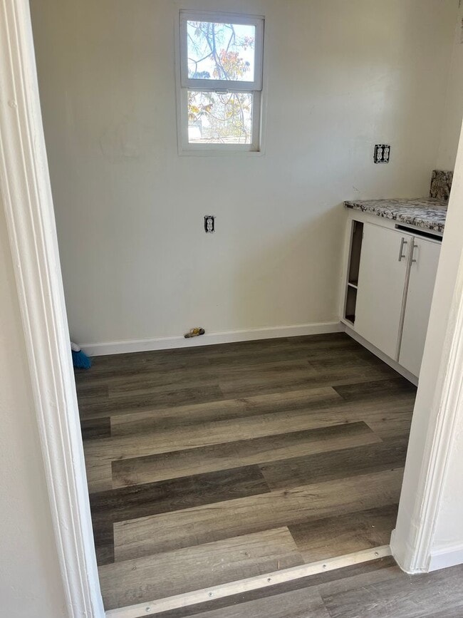 Photo - 615 Central Unit 1/2