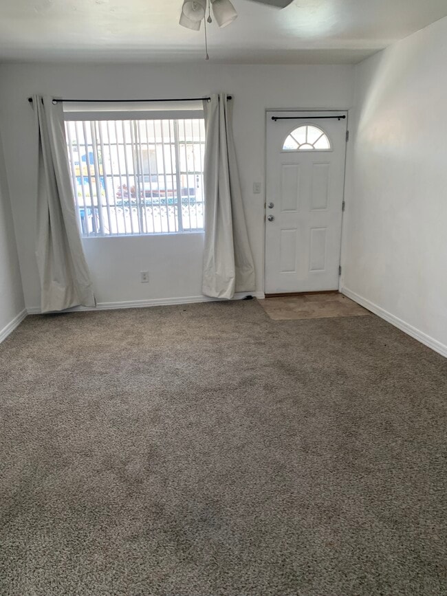 Building Photo - 1623 Thelma Ln Unit Apartment