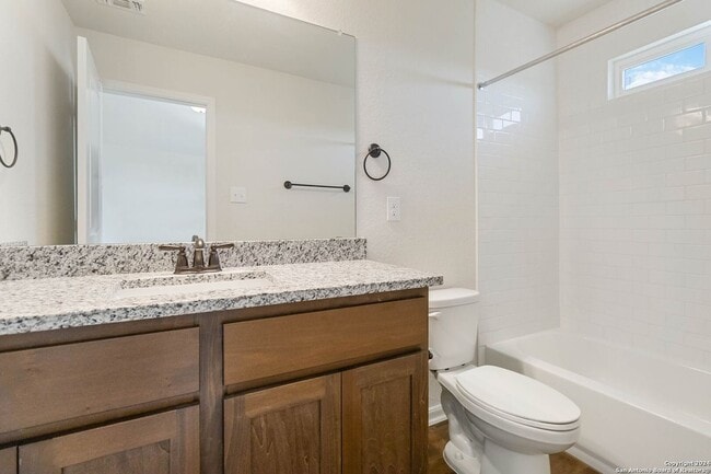 Photo - 13822 Enzo Gate