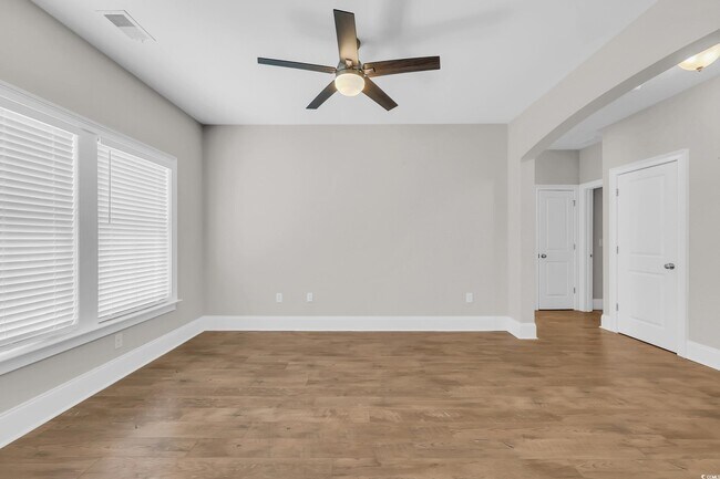 Photo - 1758 Edgewood Dr