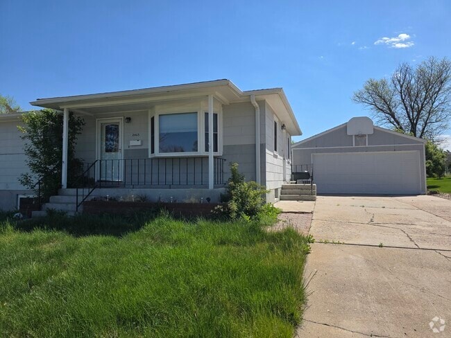 Building Photo - 2465 Parkview Dr Rental