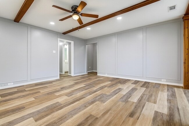 Photo - 808 Easter Dr