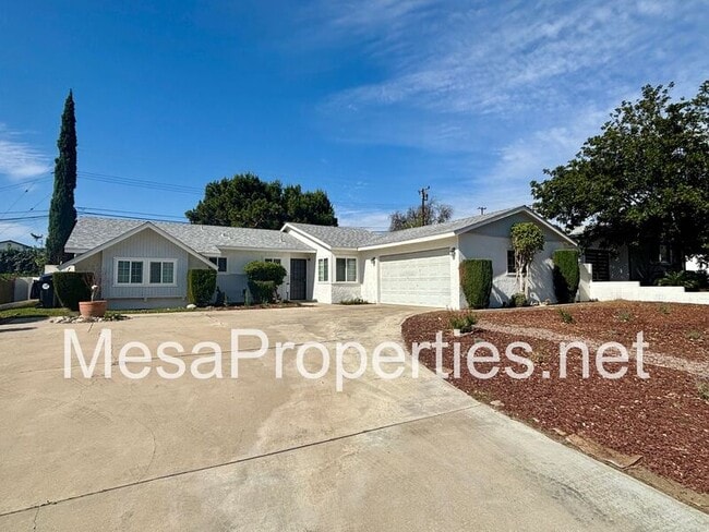 Photo - 1481 N Grove Ave