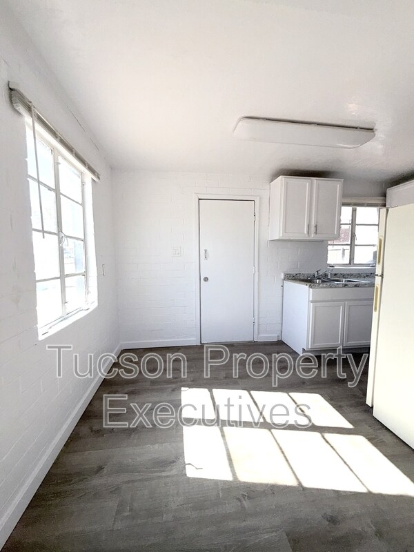 Photo - 130 E Delano St