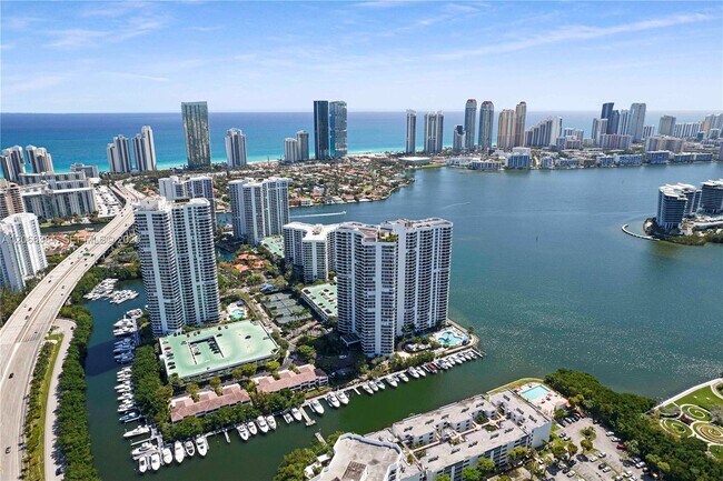 3530 Mystic Pointe Dr Unidad 3214