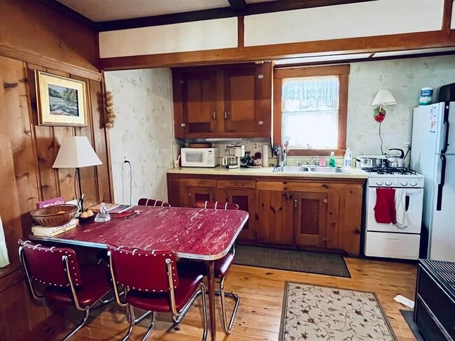 Photo - 17 Pasquaney Ln