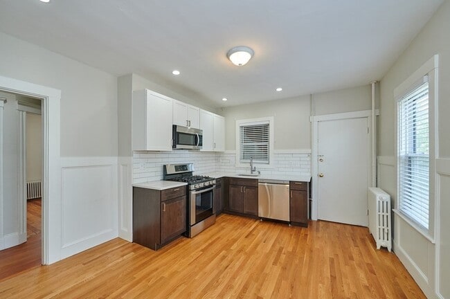 Building Photo - 1873 Hyde Park Ave Unit 2