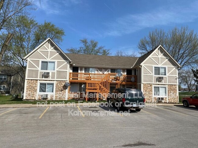 Building Photo - 561 N Somerset Terrace Unit D