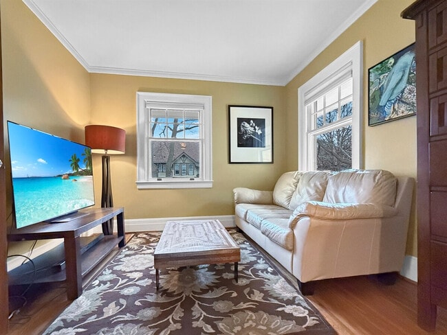 Building Photo - 410 Wellington Ave Unit ID1380472P