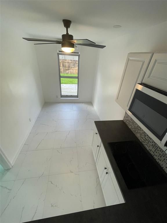 Building Photo - 5731 SW 53rd Ter Unit Efficiency Rental