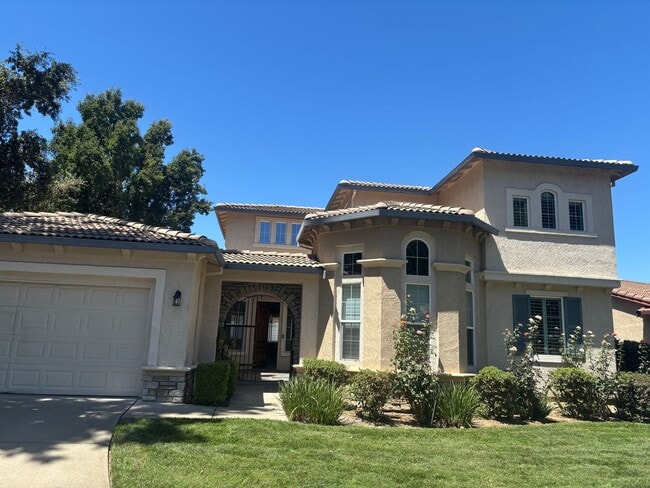 Building Photo - One Of a Kind - HUGE 4/3 (Guard Gated Priv... Rental