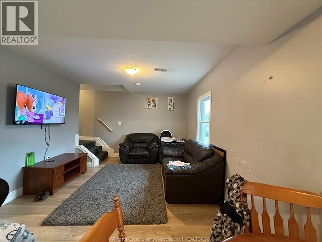 Photo - 485 Aylmer Ave