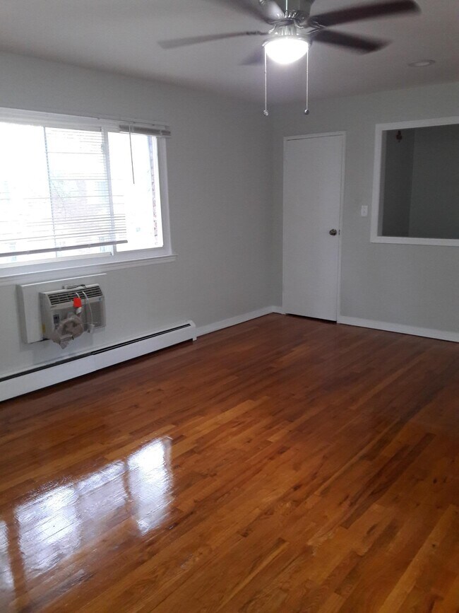 LivingRoom - 180 Littleton Rd Condo Unit 116