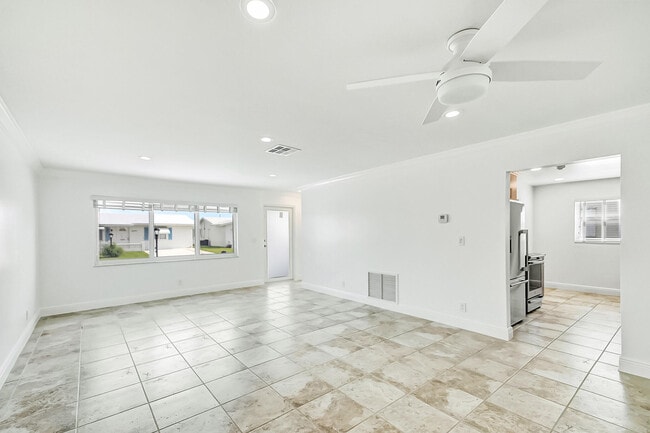 Photo - 2098 SW 13th Way