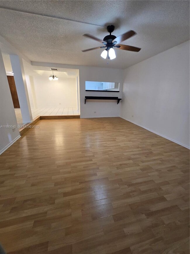 Building Photo - 3730 Inverrary Dr Unit 1I