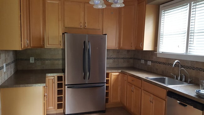 Photo - 4557 Grandview Ave