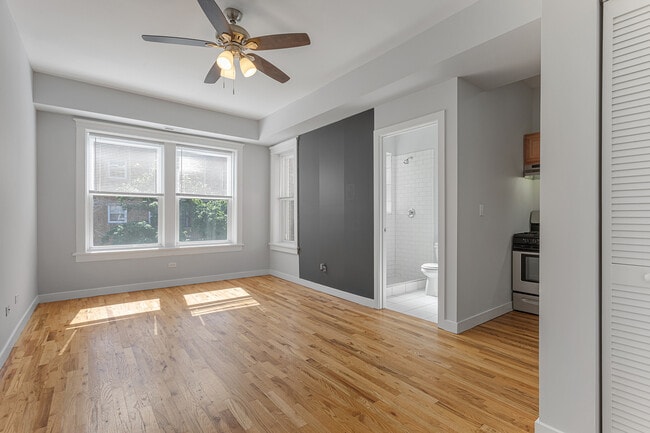 Photo - 7456 N Greenview Ave