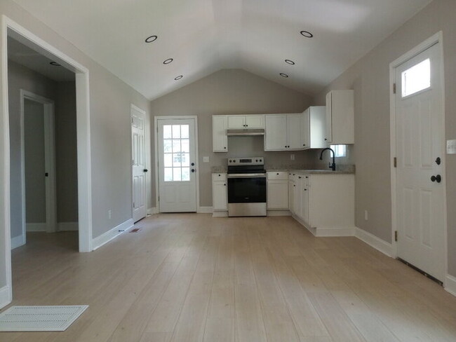 Photo - 326 Sherman Dr