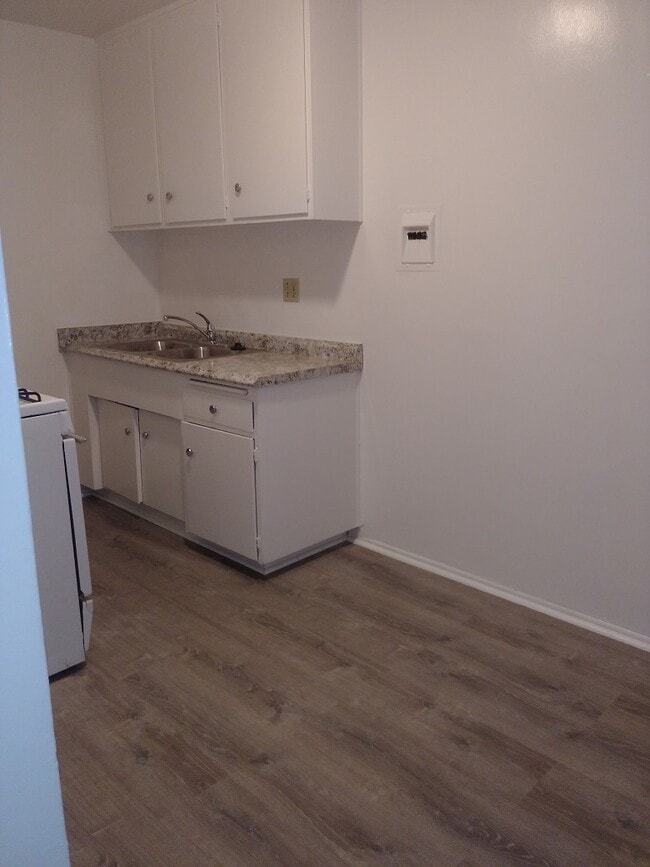 Century West Apartments (1525 Sawtelle Blvd)