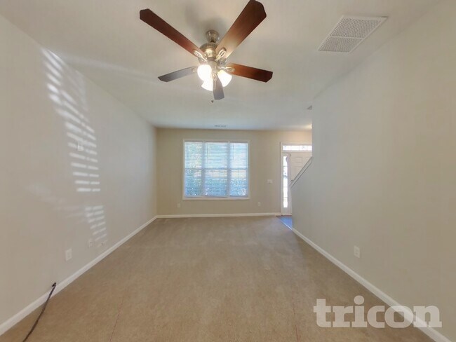 Photo - 121 Omega Ct