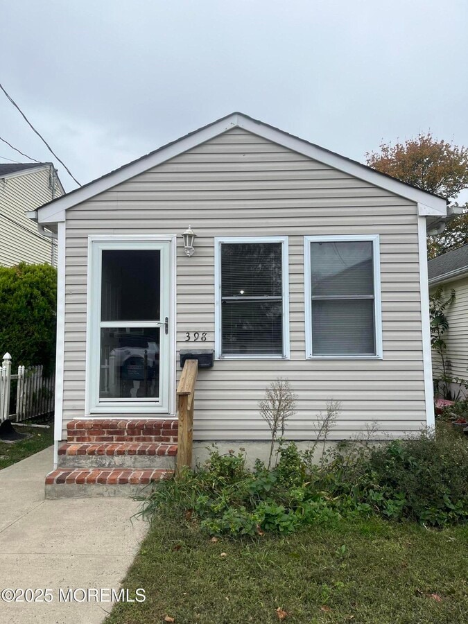 Photo - 398 Monmouth Ave