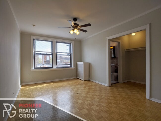 Building Photo - 717 W Belmont Ave Unit 739-112