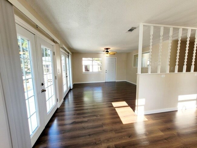 Photo - 3 bedroom home with Electric included