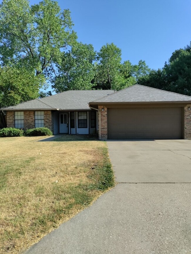 Building Photo - 3 Br Home