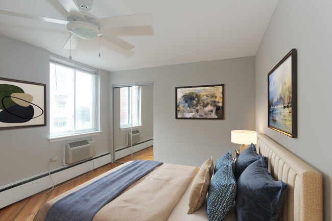 Photo - 1420 Chicago