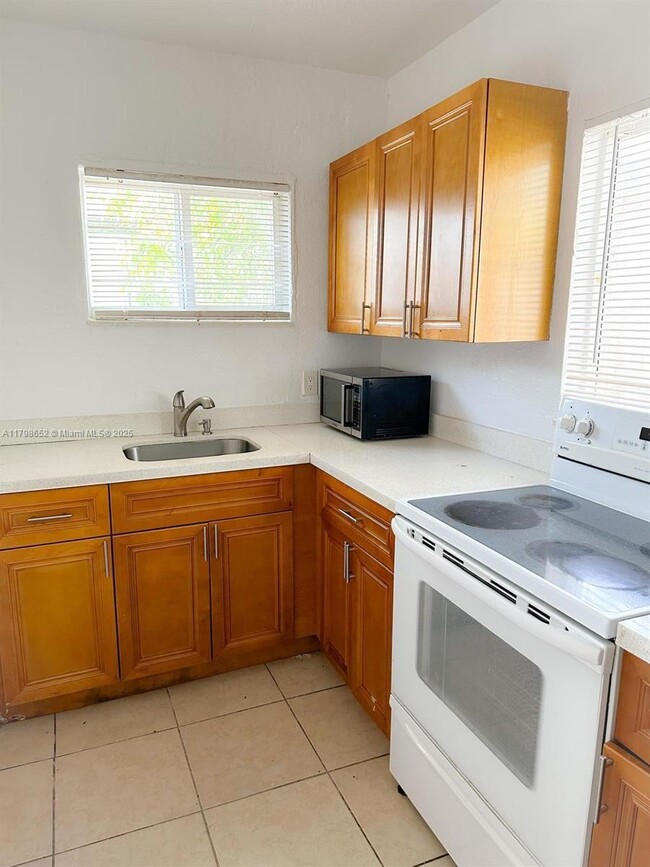 Photo - 1960 SW 41st Ave Apartment Unit 6A