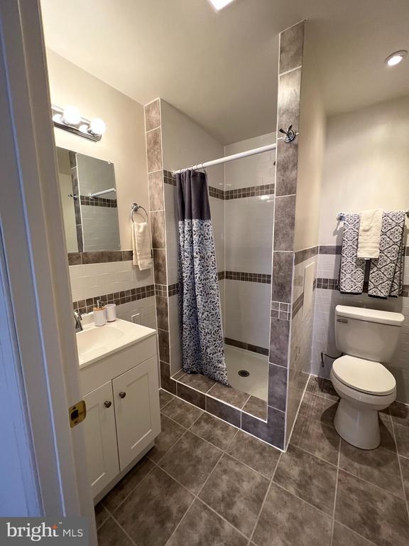 Building Photo - 623 Columbia Ave Unit B