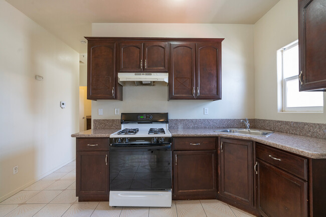 Kitchen - 1452 N Soto St Townhome