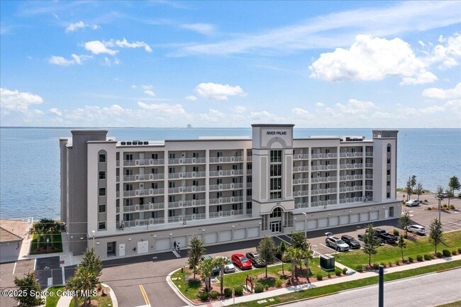 Building Photo - 1825 Riverside Dr Unit 205 Rental
