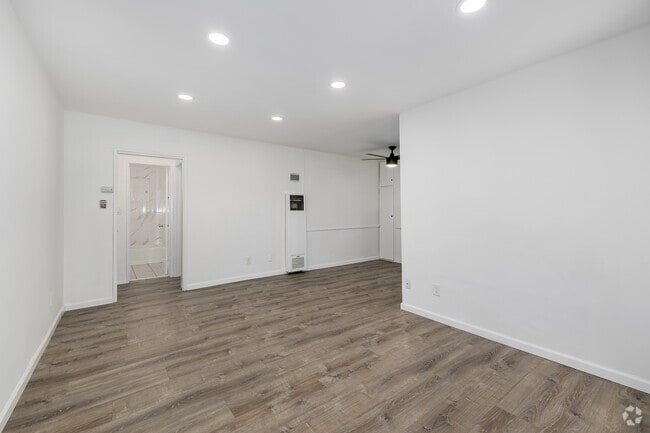 1BR, 1BA - 650SF