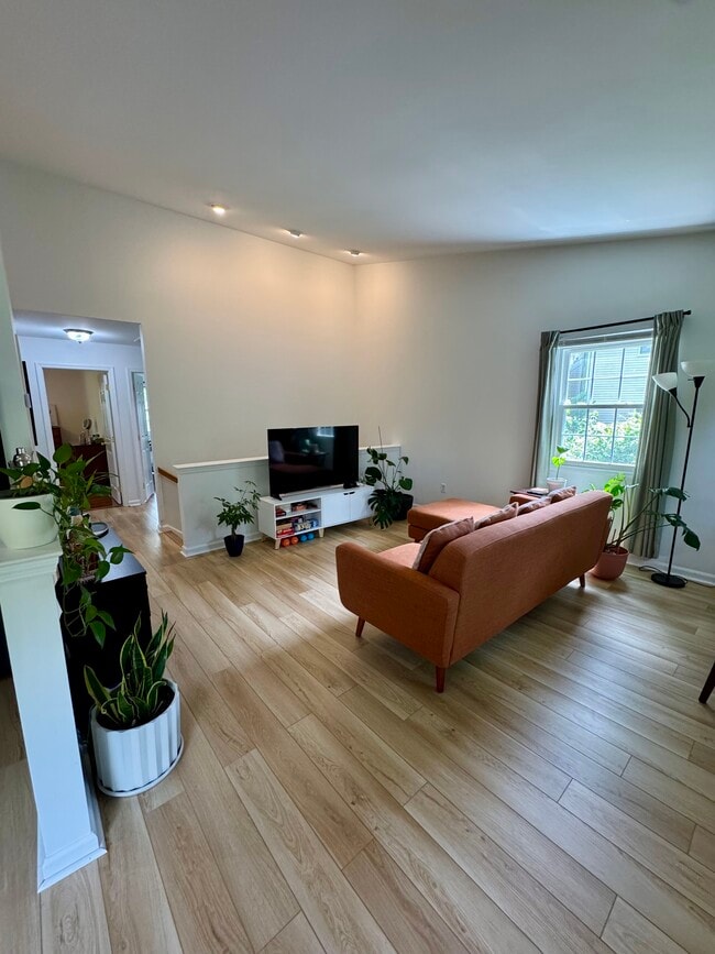 Building Photo - 602 Maplewood Ave Rental