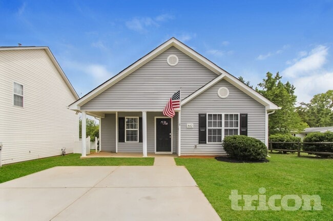 Building Photo - 842 Lakehill Rd