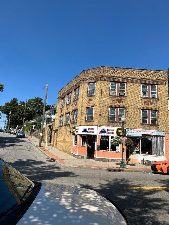 Building Photo - 150 N Division St