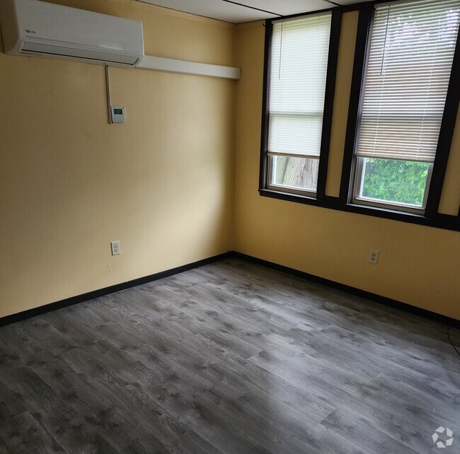 Building Photo - Benjamin st apt#1 Unit 1