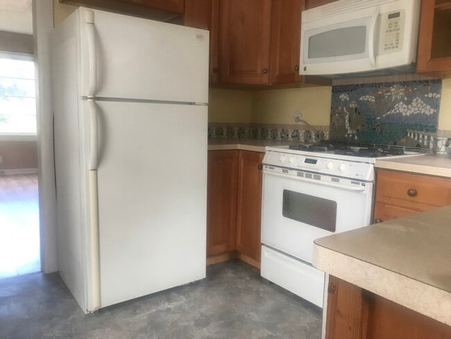 Photo - 508 S McLoughlin Blvd