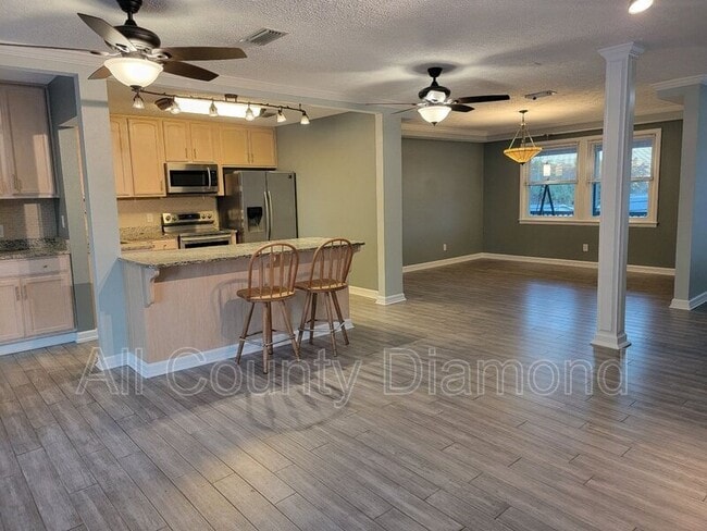 Photo - 215 Harris Ave