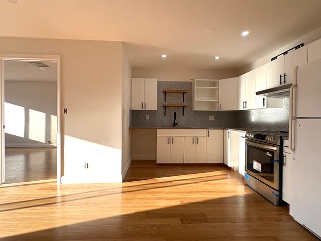 Building Photo - 24 Corey St Unit 305