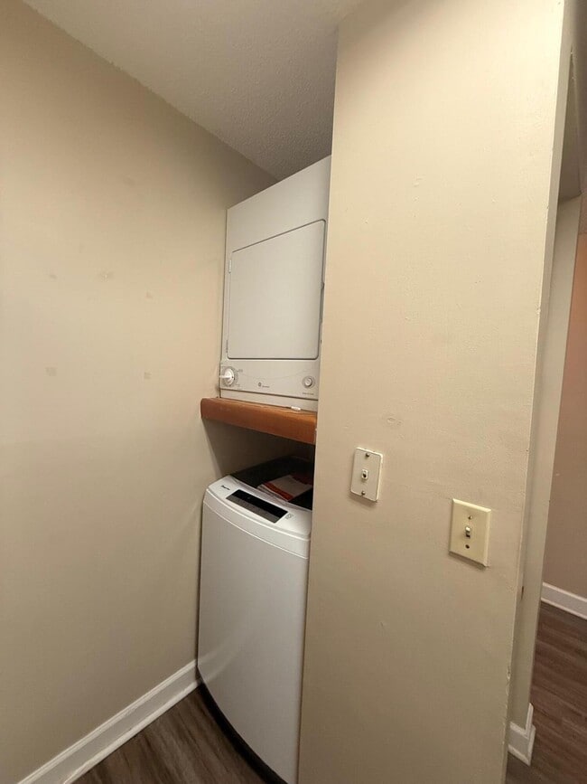 Photo - 304 Westlake Ct