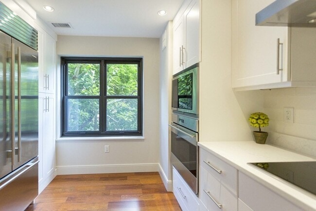 Photo - 16 Harcourt St Unit 2P