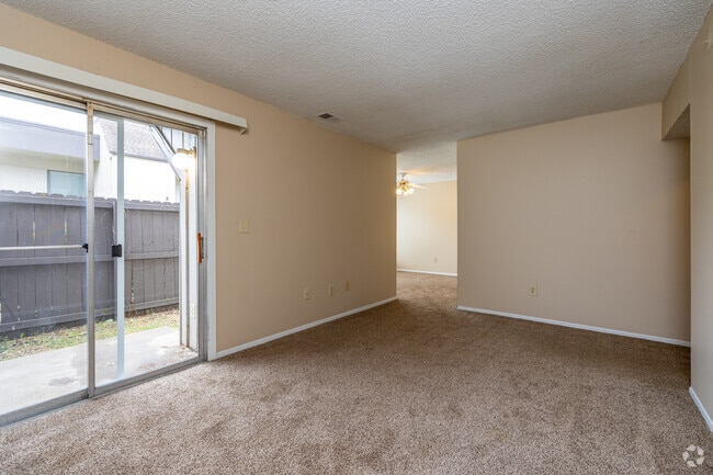 1BR, 1BA - Classic/809SF - Living Room